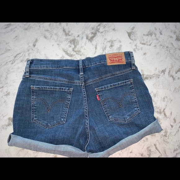 Levi’s denim shorts - Picture 3 of 4